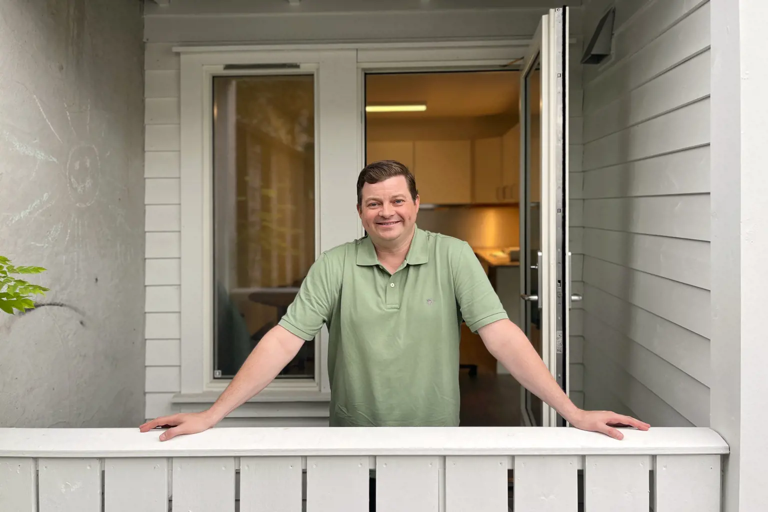 Kjartan Mølstrevold fra Bo og aktivitet psykisk helse ønsker vernepleie- og sykepleiestudenter velkommen til både jobbintervju og boligvisning. Kjartan Mølstrevold